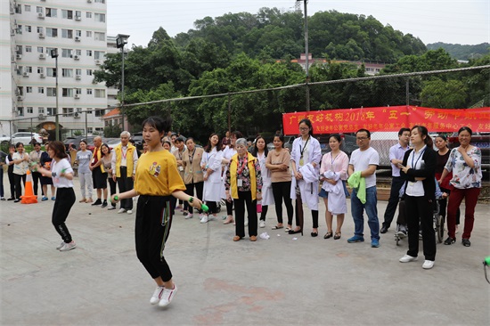 广州友好老年公寓 庆五一劳动节趣味运动会现场