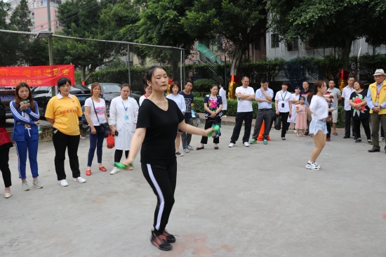 广州友好老年公寓 庆五一劳动节趣味运动会现场