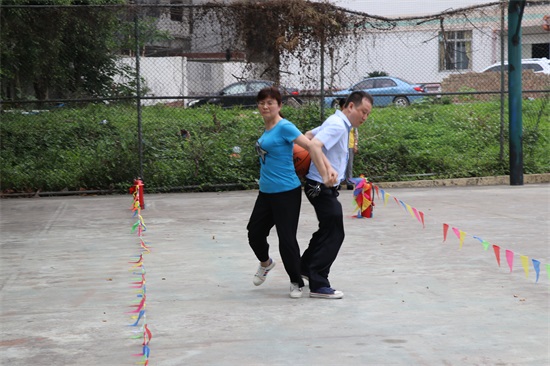 广州友好老年公寓 庆五一劳动节趣味运动会现场