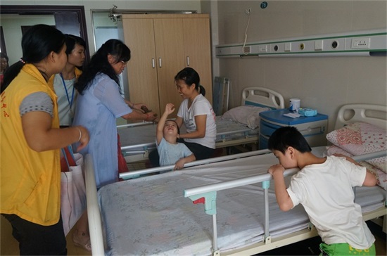 广州友好老年公寓 端午节老代会义工队走访残疾人托养院残障人士和特需长者