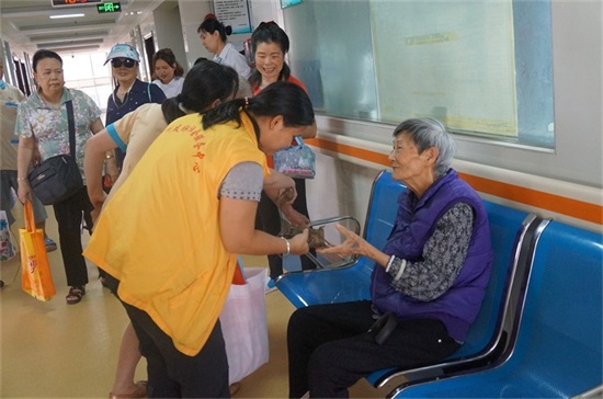 广州友好老年公寓 端午节老代会义工队走访残疾人托养院残障人士和特需长者