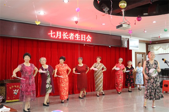 广州友好老年公寓 七月长者生日会