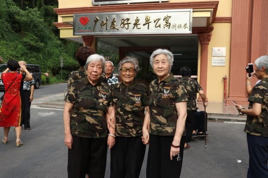 广州友好老年公寓 军干区军休干部热烈庆祝建军90周年
