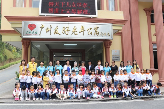 广州友好老年公寓 加拿达幼儿园携手友好老年公寓共庆十一月长者生日会