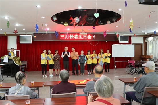 广州友好老年公寓 广州东华职业学院与我院寿星共庆三月长者生日会