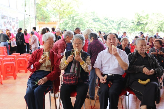 广州友好老年公寓 IN 215爱心团队来我院探访慰问长者